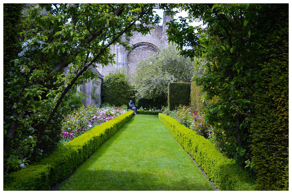 Abbey Gardens at Malmesbury Abbey gardens at Malmesbury Wi… Flickr