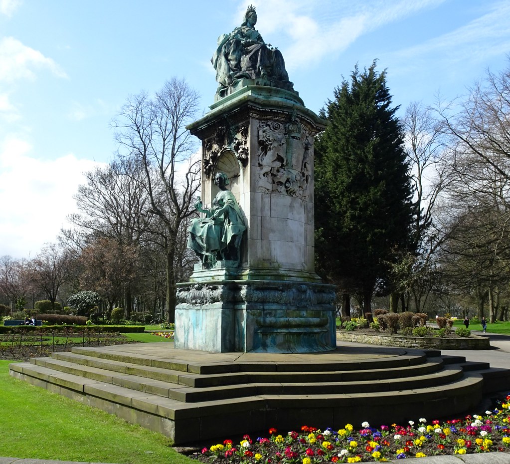 [15646] Woodhouse Moor Queen Victoria Statue of Queen Vi… Flickr
