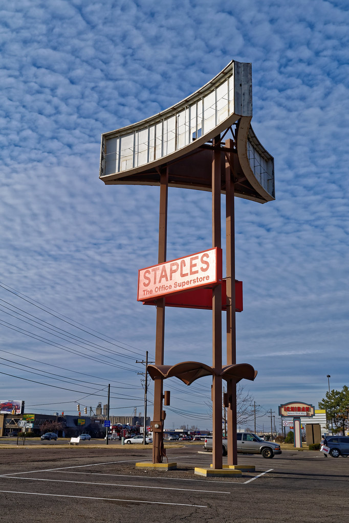 Gold Circle sign a photo on Flickriver