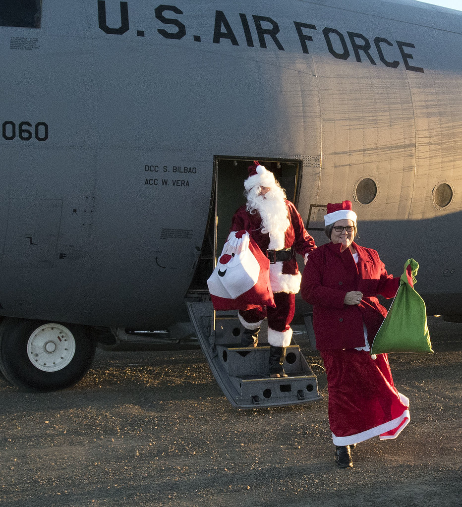 OP SANTA 2016 TOGIAK, Alaska Santa and Mrs. Claus arriv… Flickr