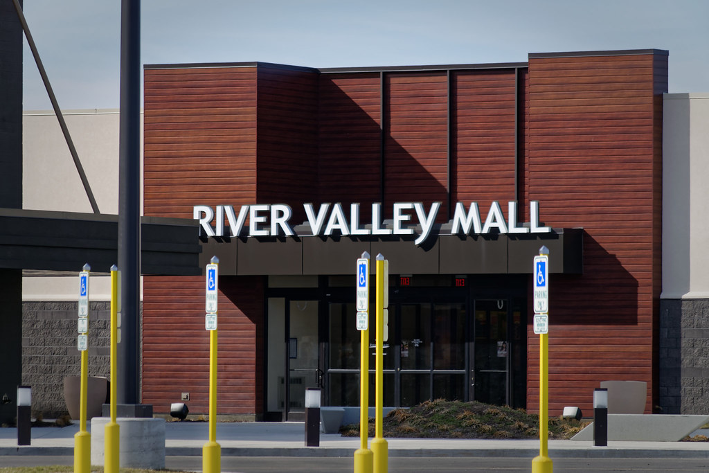 New River Valley Mall Entrance The River Valley Mall opene… Flickr