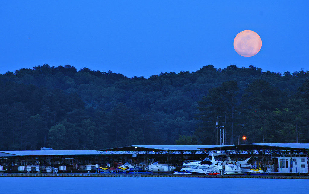 Moon Just Beginning to Rise 18.1/52 Lake Allatoona, GA in … Flickr