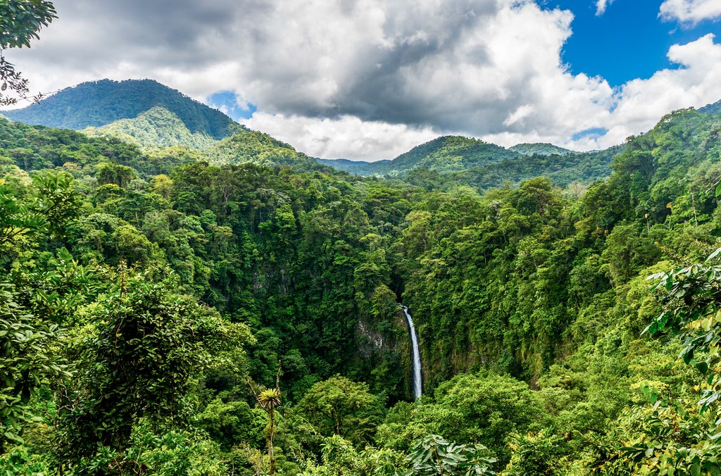 La Fortuna Waterfall Costa Rica Waterfall in La Fortuna, C… Flickr