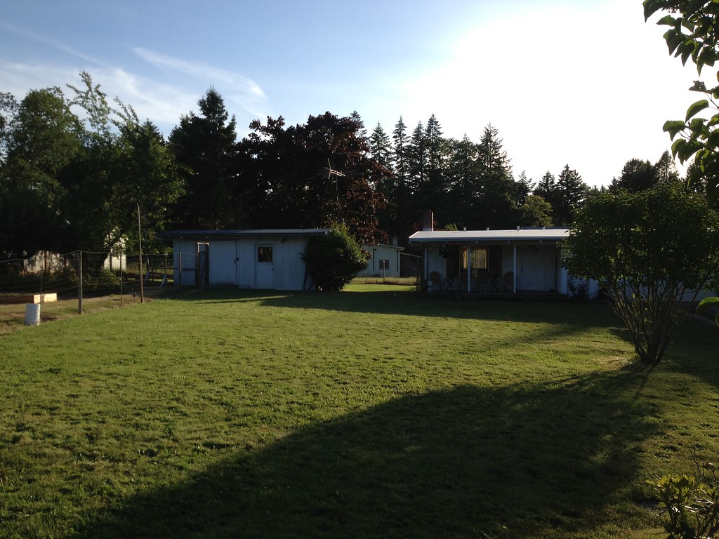 2012.06.11 Diane's yard Oregon Johnny D Flickr