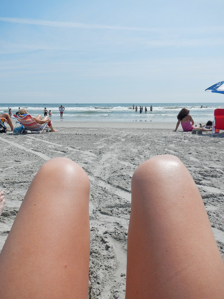 Hot Dogs or Legs? sk Flickr