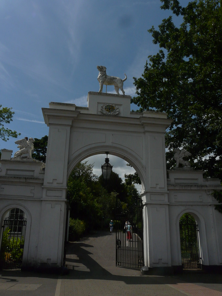 Dog Gate, Bourne Hall Park, Ewell Loz Pycock Flickr