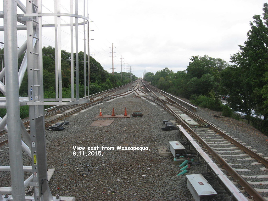 Massapequa LIRR Looking east 8.11.2015. sphoto33 Flickr
