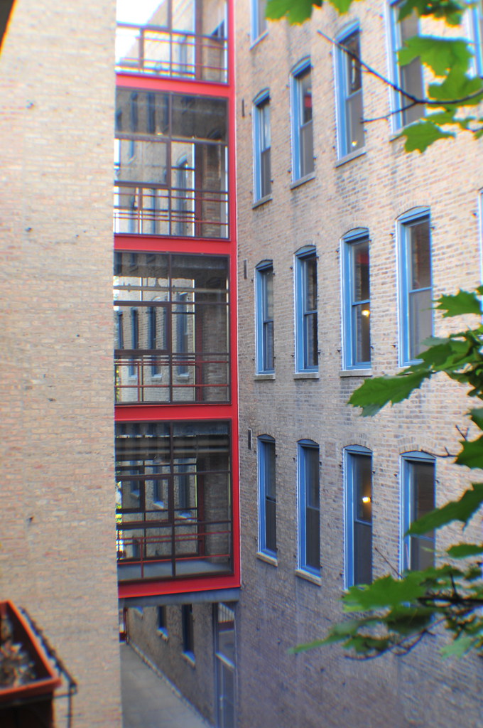 Cobbler Square Loft Apartments in Old Town Chicago, IL E