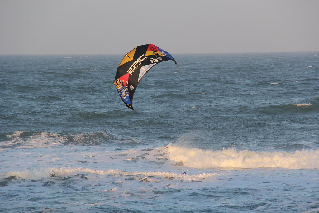 Nags Head, NC View of three kite surfers, as viewed from t… Flickr