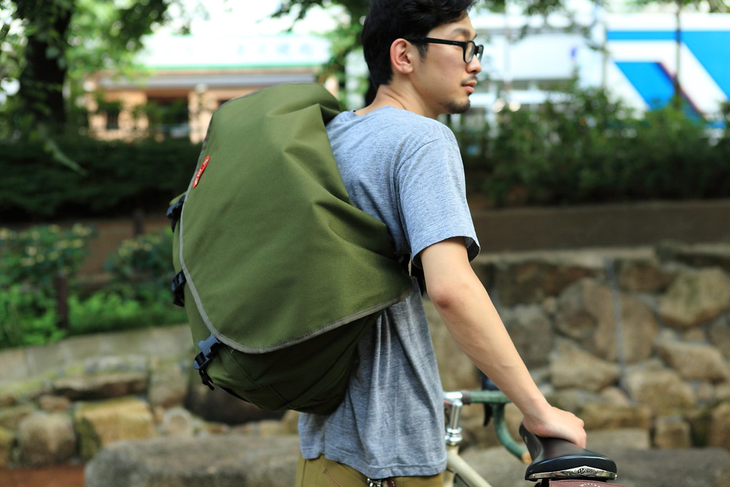 *FREIGHT BAGGAGE* sling messenger bag (XL/khaki) a photo on Flickriver
