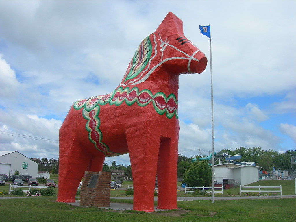 Giant Dala Horse Mora, Minnesota A replica of the Dalcarli… Flickr