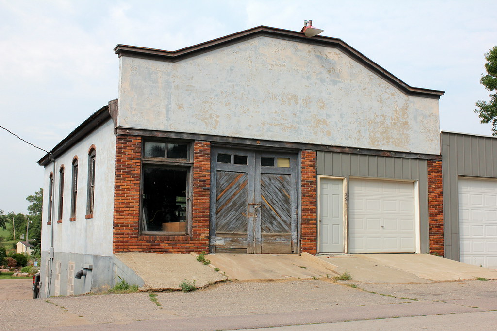 Garage Climbing Hill, IA Tom McLaughlin Flickr