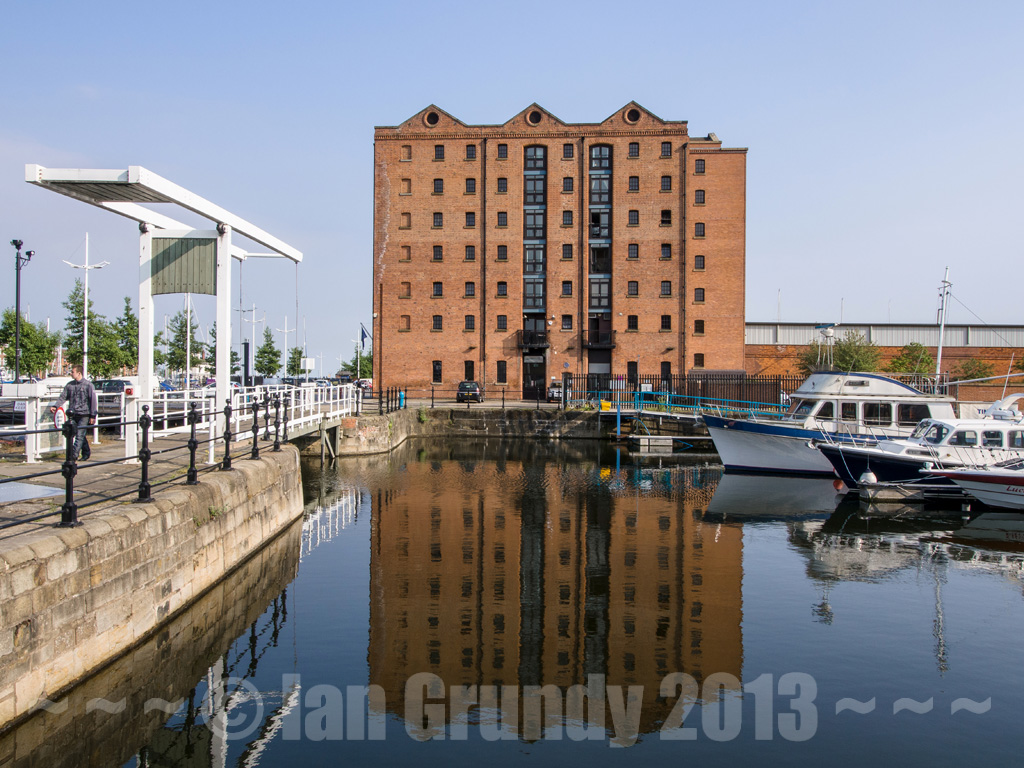 Hull Marina 5321 Marina Hull with one of the old converted… Flickr