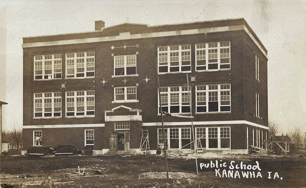 Kanawha, Iowa Public School construction The old wood scho… Flickr