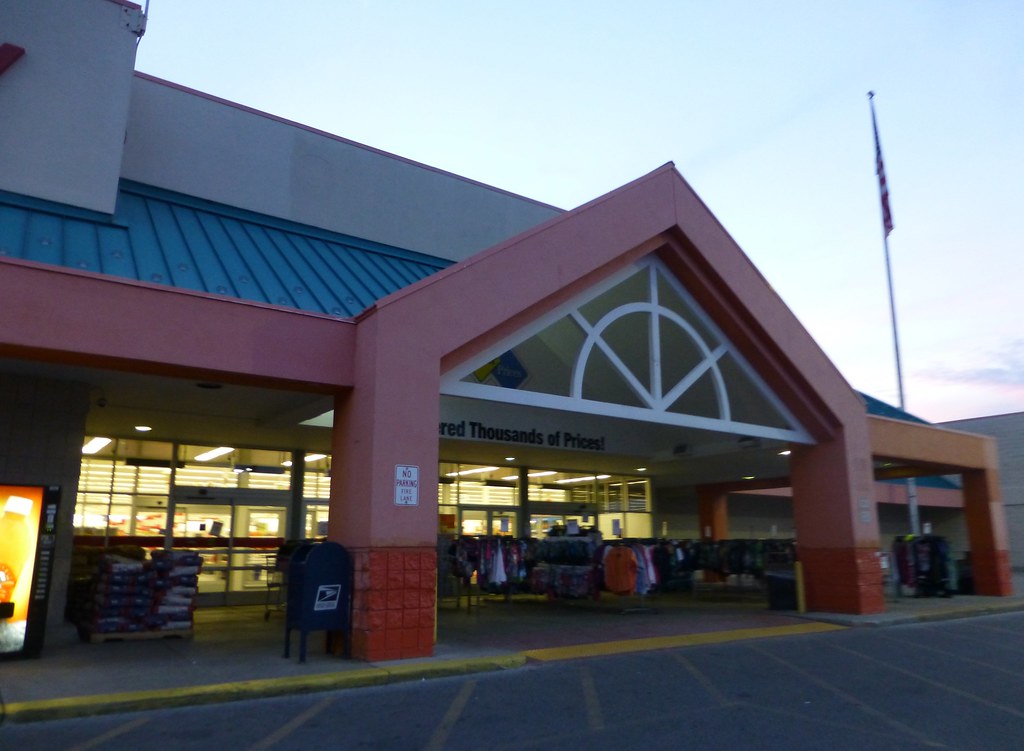 Super Kmart in Lorain This store is the largest Kmart or S… Flickr