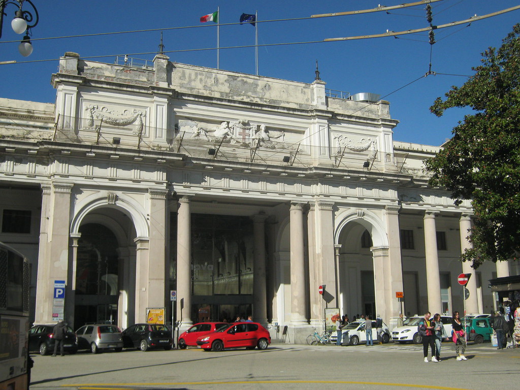 Genova Train Station Richard Clifford Flickr