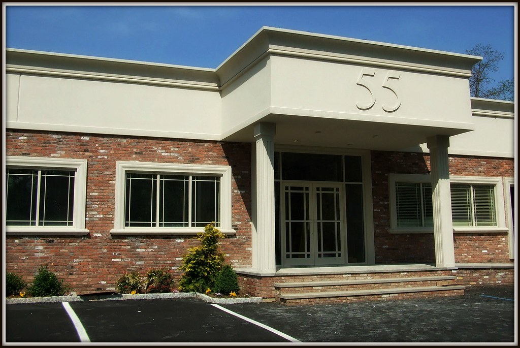 Kakkar_2 Office space in Long Island with stucco detail Martin