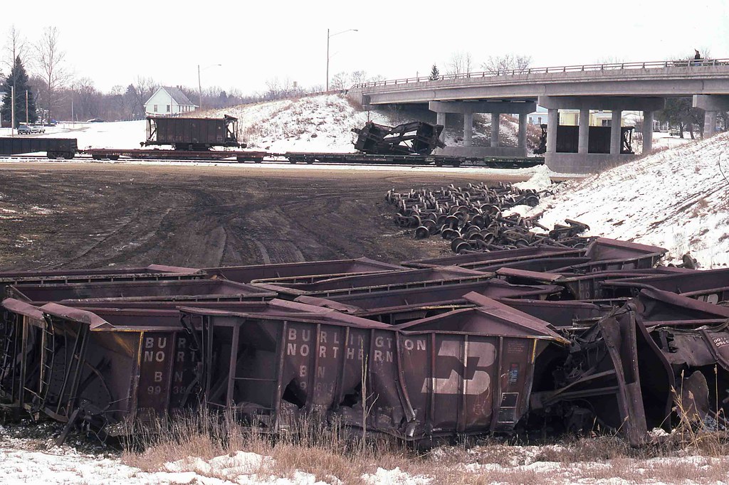 Wrecked Ore Cars, Savanna, Illinois A loaded pellet train … Flickr