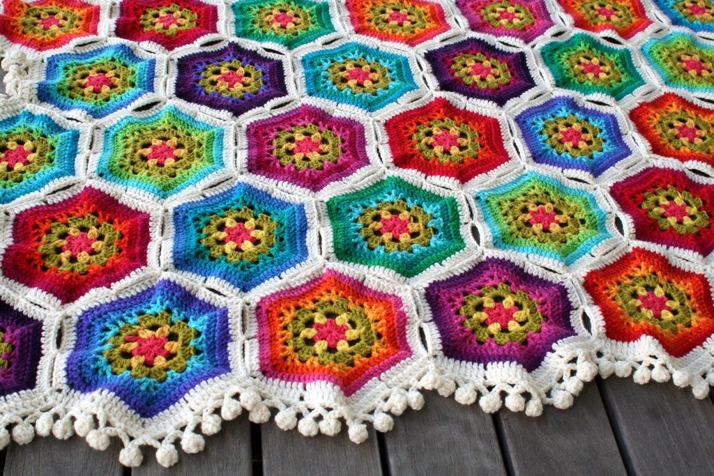 Hexagon blanket Finally finished! More info here rettg.bl… Flickr