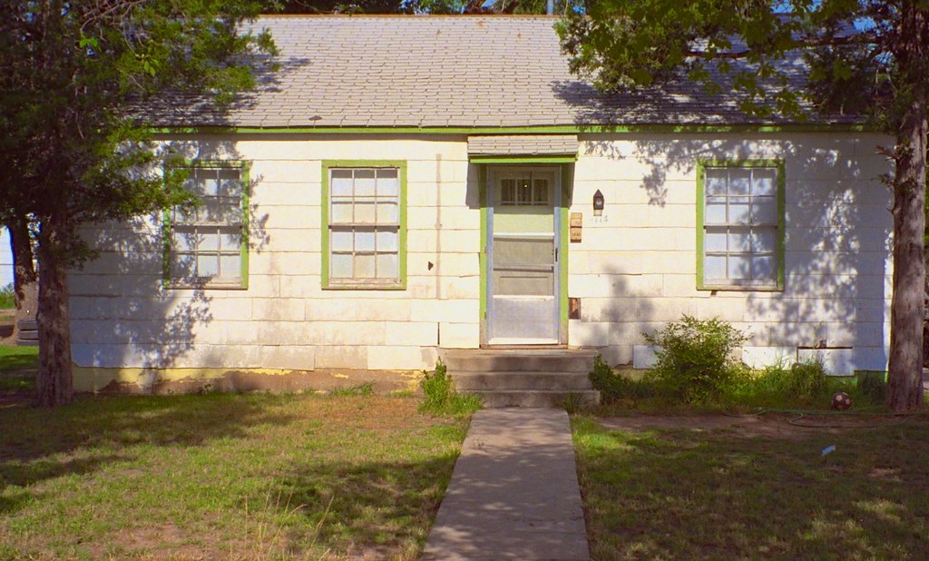 1953 Roswell house, photographed in summer 1992 01 Flickr