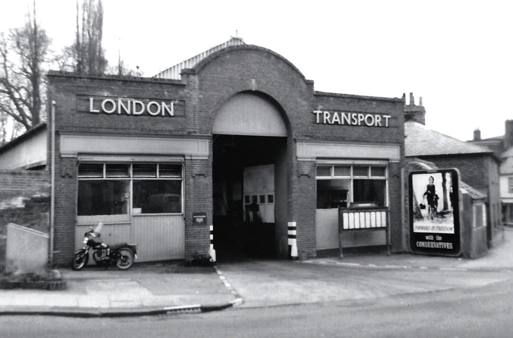 London Transport Hitchin (HN)Garage in Park Street which c… Flickr