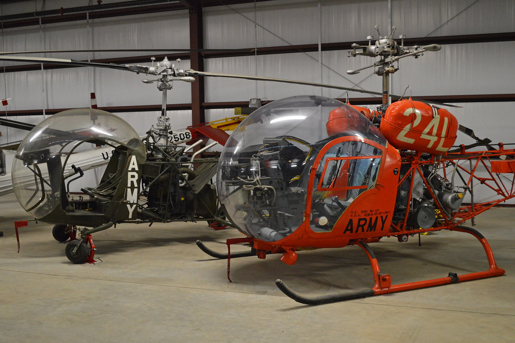 Bell H13B and TH13T Fort Rucker A wonderful contrast o… Flickr(03)