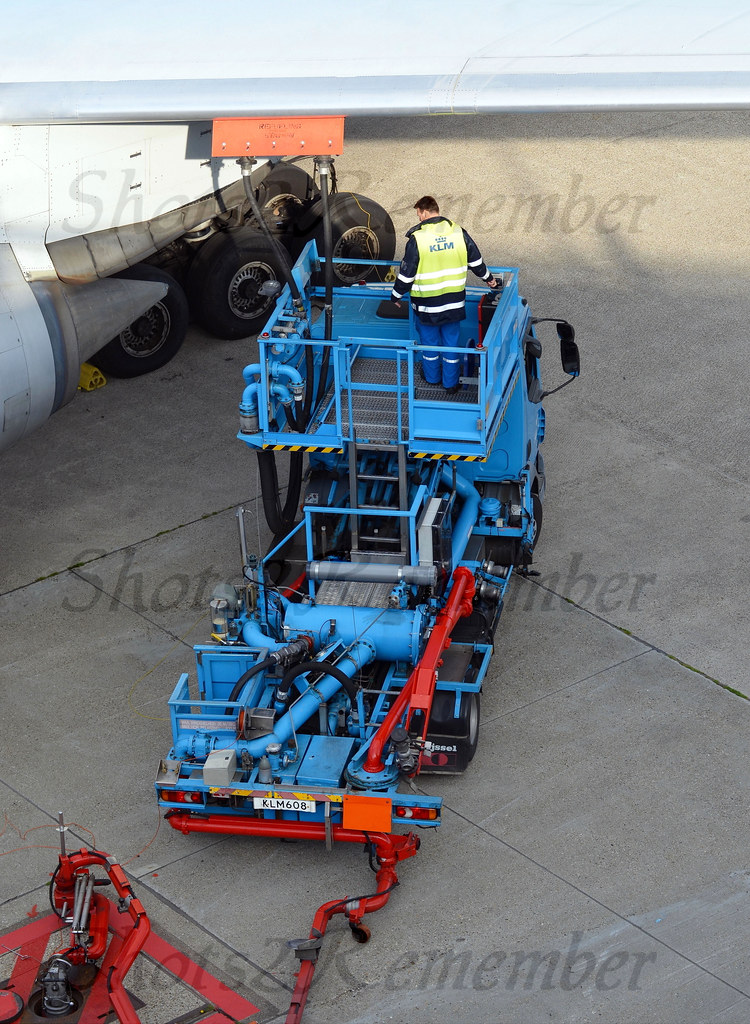The fuel tanks in the wing of the KLM Boeing 777 ( PH BQ… Flickr