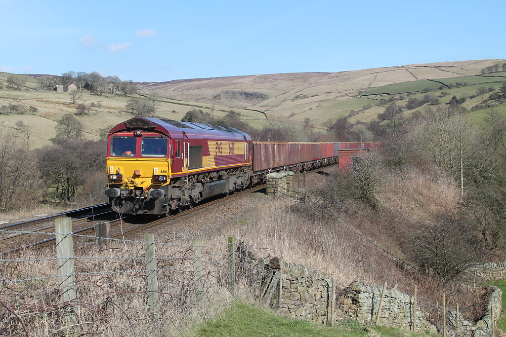 66111 Passing through Wash approaching Chinley East Jct wi… Flickr