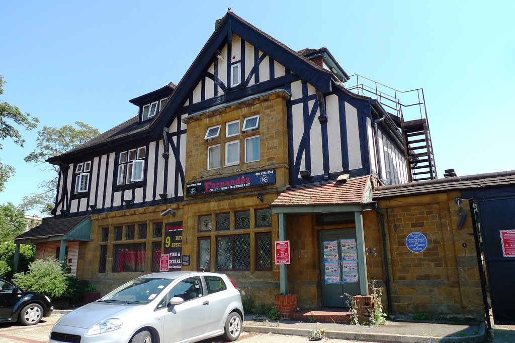 Fernandez, Hendon, NW4 A longstanding pub which has close… Flickr