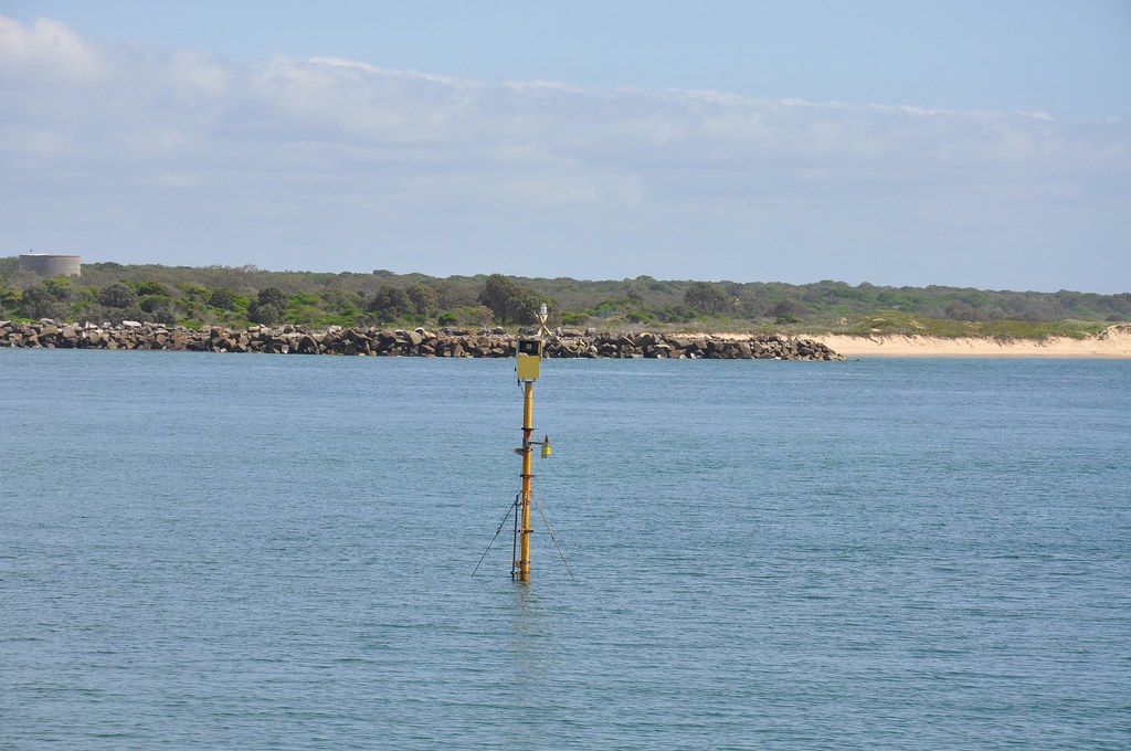 Whiting Beach, Yamba, NSW, looking from land towards Hicke… Flickr