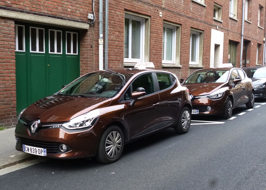 Renault Clio auto école duo 01 Pas loin de chez moi … Flickr