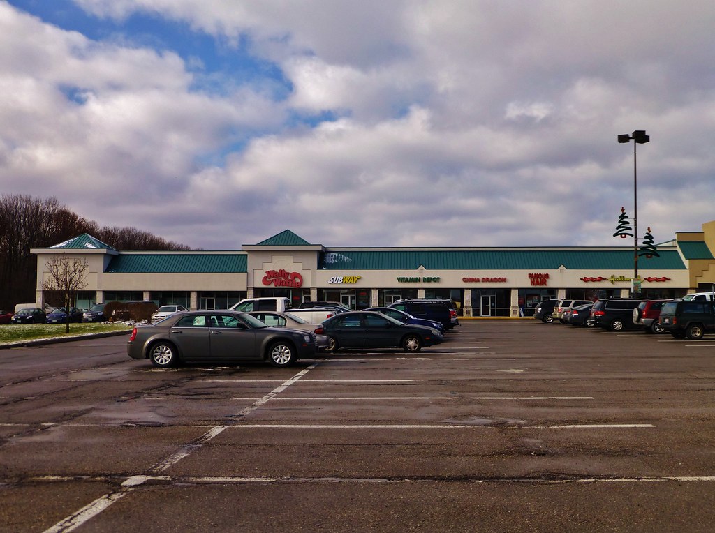 Shopping Center Tallmadge South and Eastwood Avenues in Ta… Flickr