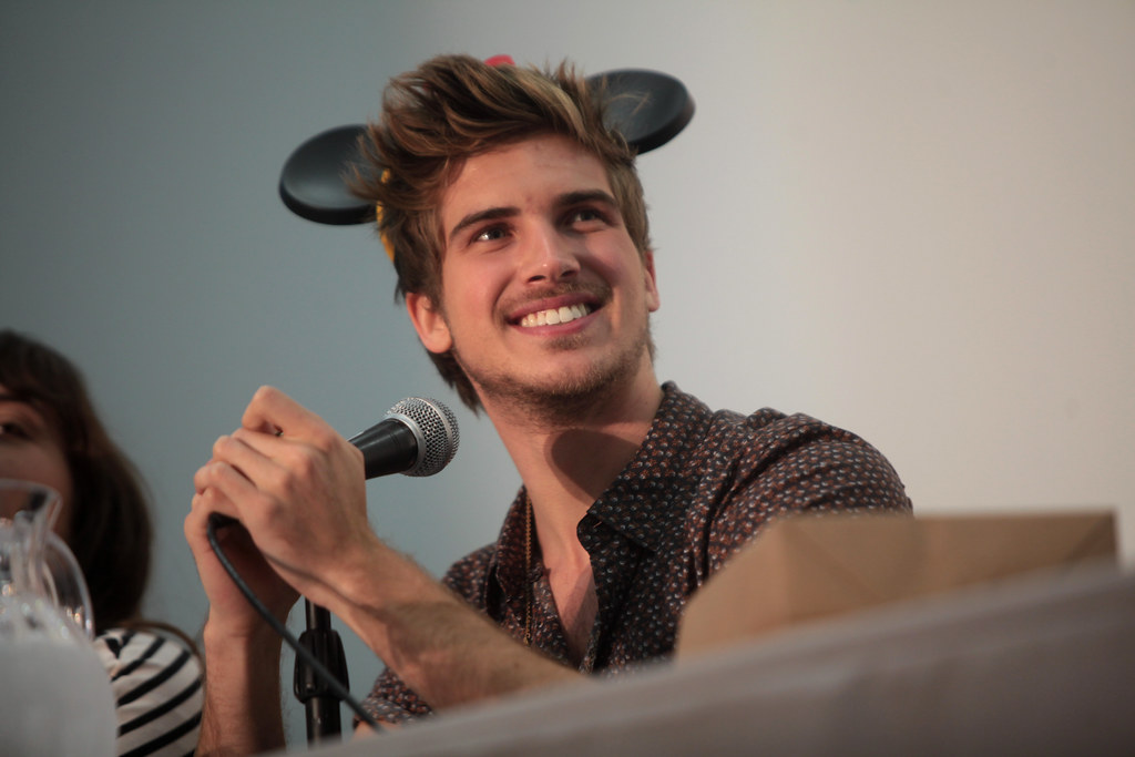 Joey Graceffa Hairstyle