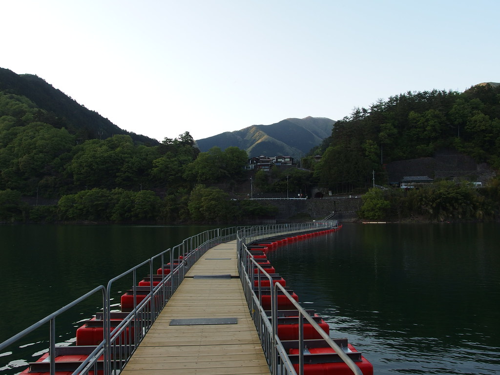 Floating Bridge on Lake Okutama Hike to Mount Sengenrei … Flickr