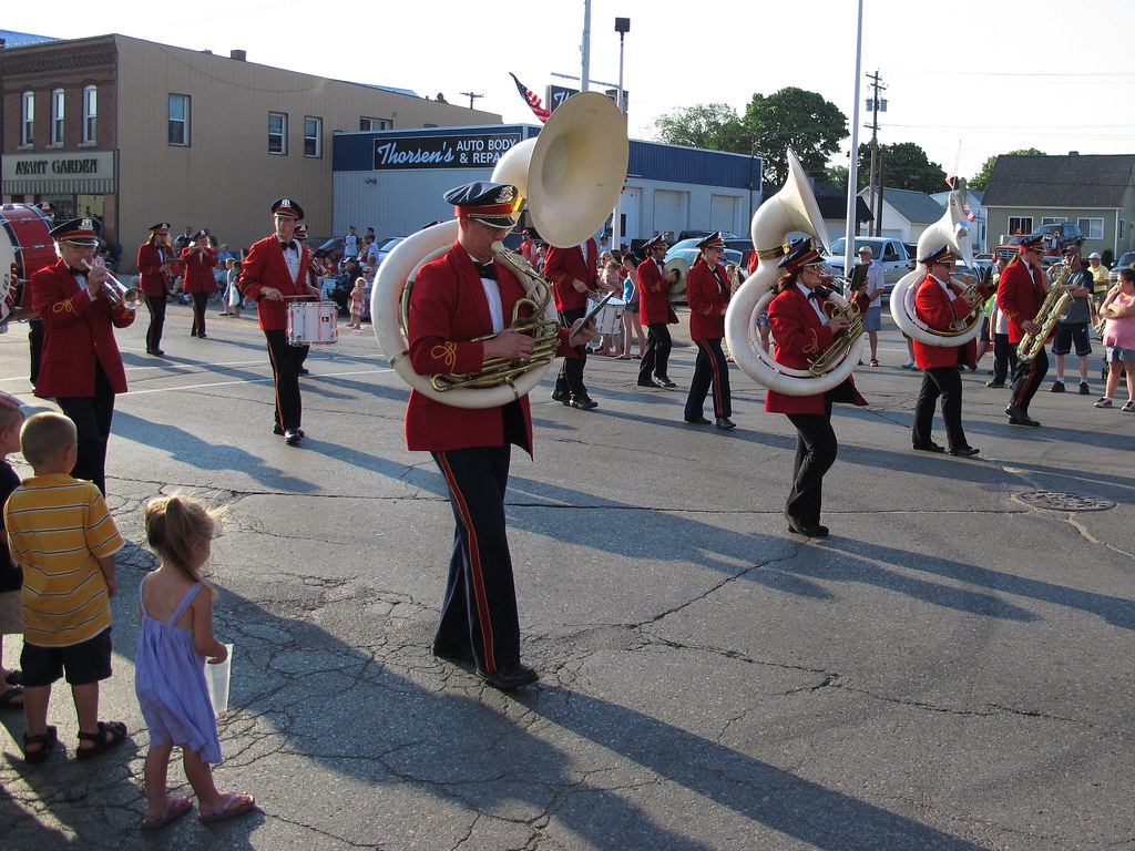 IMG_1891 Escanaba City band Escanaba City band marches for… Flickr