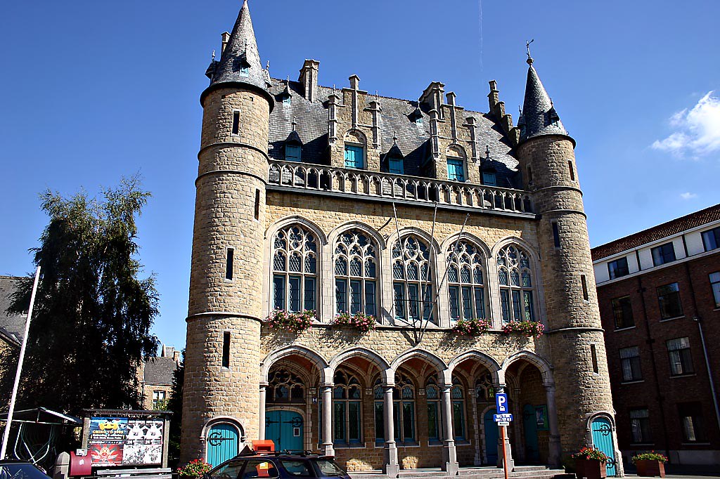 Gemeentehuis, OnzeLieveVrouwWaver In 19101911 gaf prov… Flickr