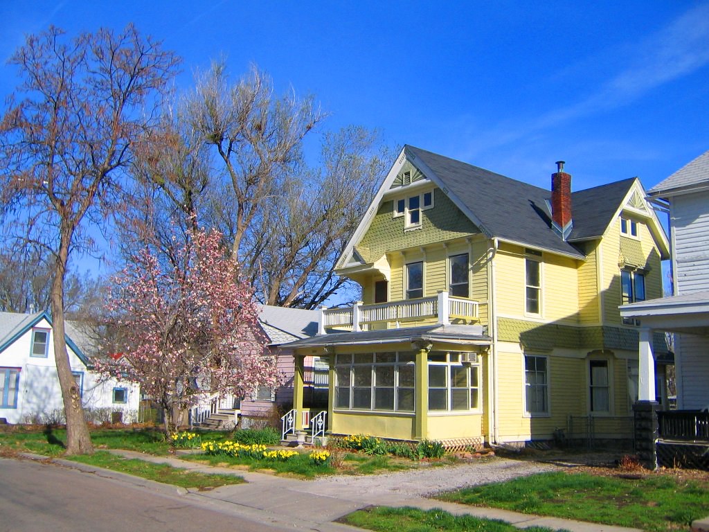 Daffodil House One of several nice, old houses on Walnut C… Michael Cornelius Flickr