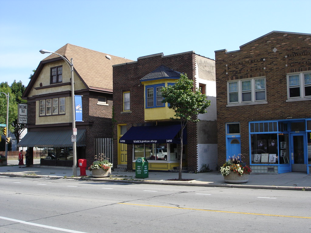 Wade's Guitar Shop Milwaukee This is our 3490 N Oakland … Flickr