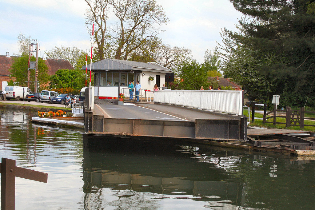 Swing Bridge Frampton on Severn On the B4071 joining Saul… Flickr