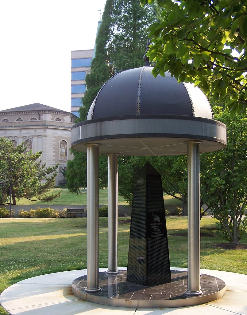 Knoxville 9/11 Memorial The September 11 Memorial in downt… Flickr