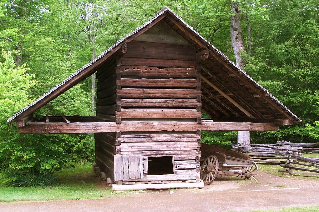 Corn Crib This old corn crib is located in Cade's Cove in … Flickr