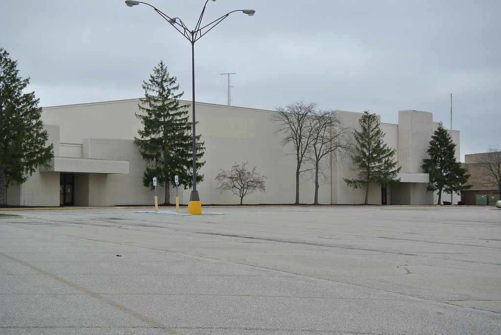 Former Sears Washington Square Sears closed the Washington… Flickr