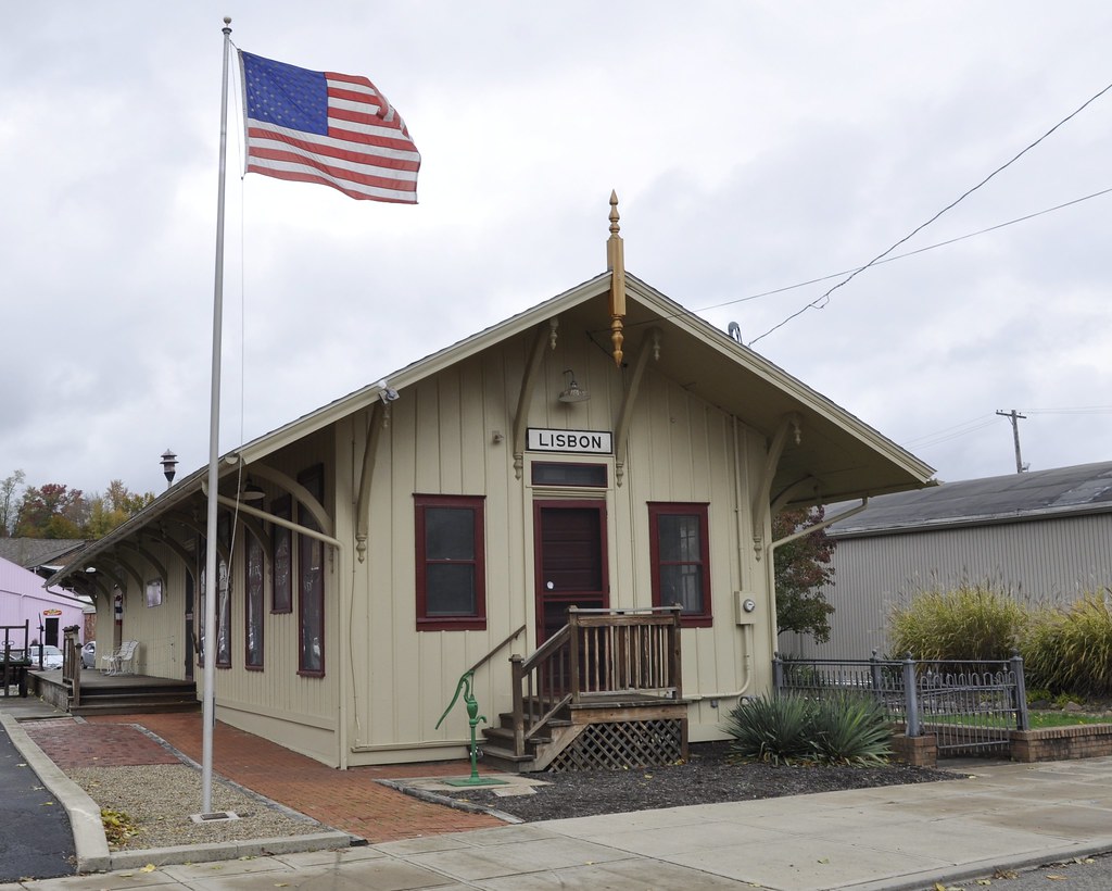 Lisbon, Ohio The former Erie Railroad passenger and freigh… Flickr