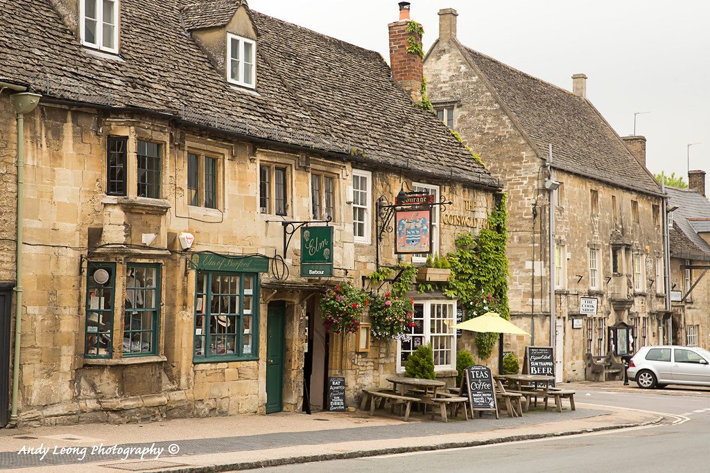 Burford High Street of Burford Town sloping gently from … Flickr