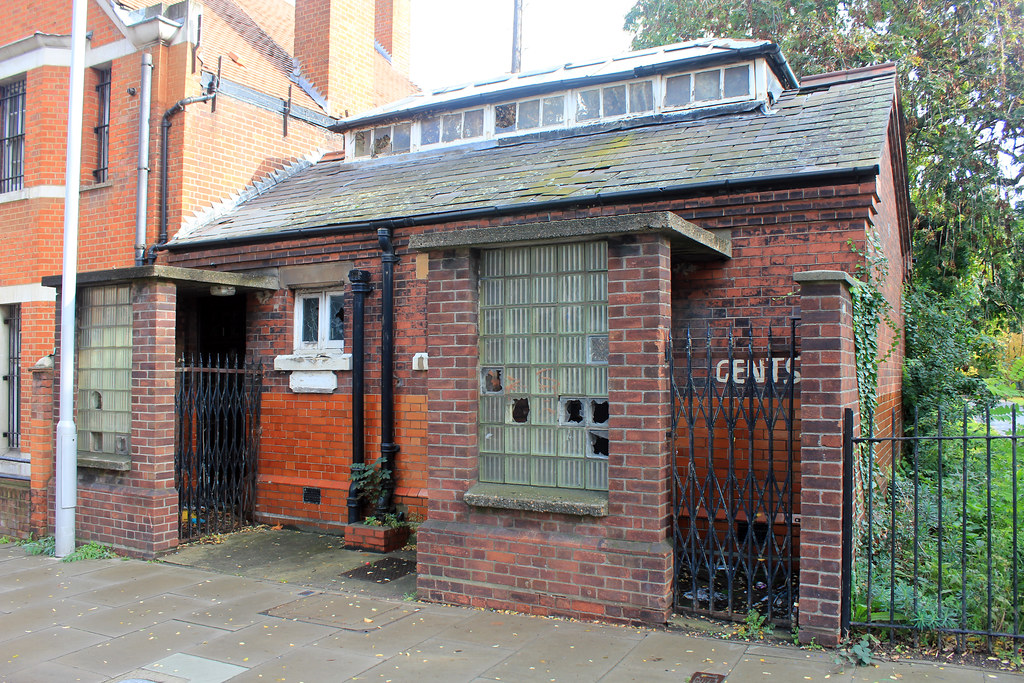 Public toilets (disused), Pier Road, E16 Tetramesh Flickr