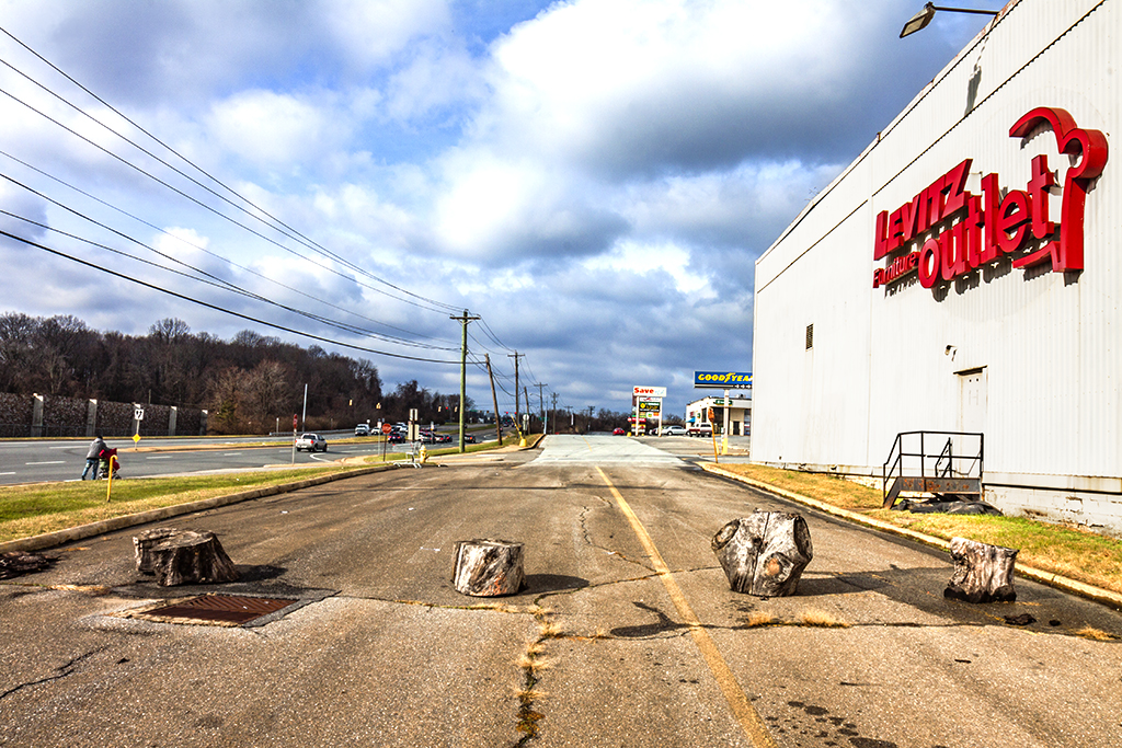 LEVITZFurnitureoutletClaymont2 Linh Dinh Flickr