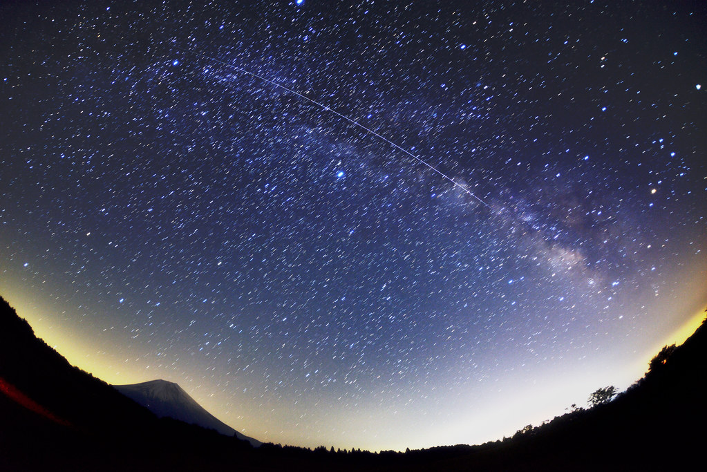 Satellite swim the Milky Way (Okean O Rocket) Fujinomiya, … Flickr