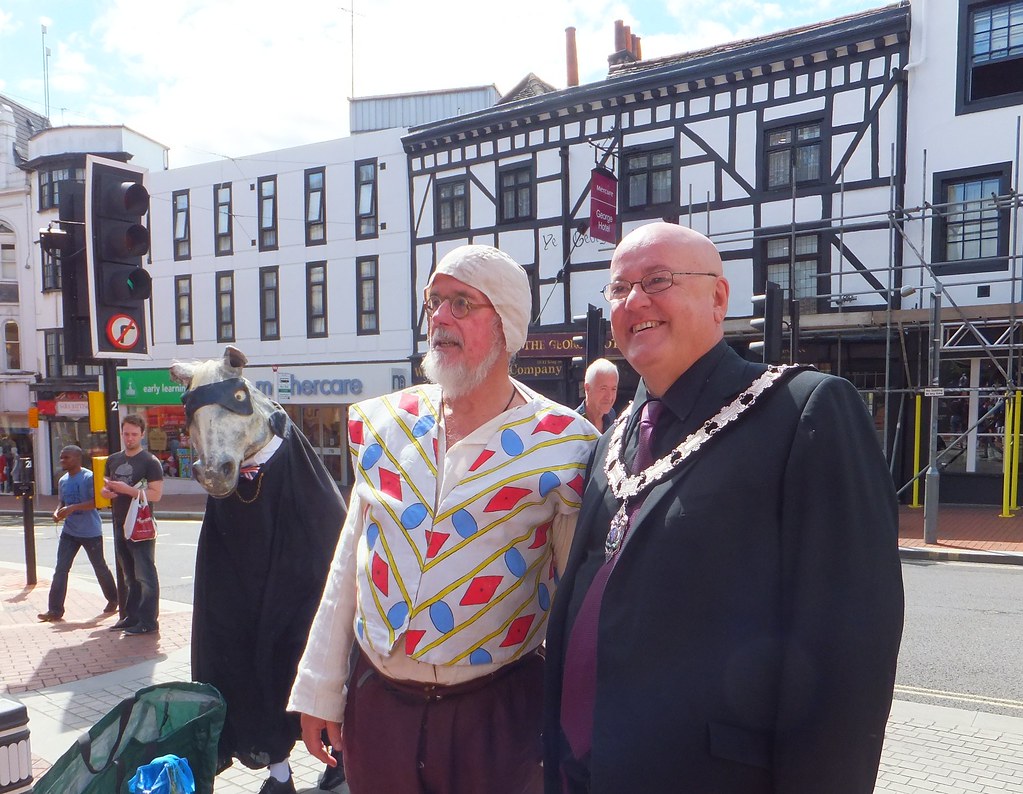 yateleyart, the Mayor and the Yateley Horse Coucillor Tony… Flickr