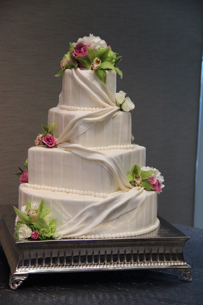 Flickriver Photoset 'Nontraditional Wedding Cakes' by hainesbarksdale