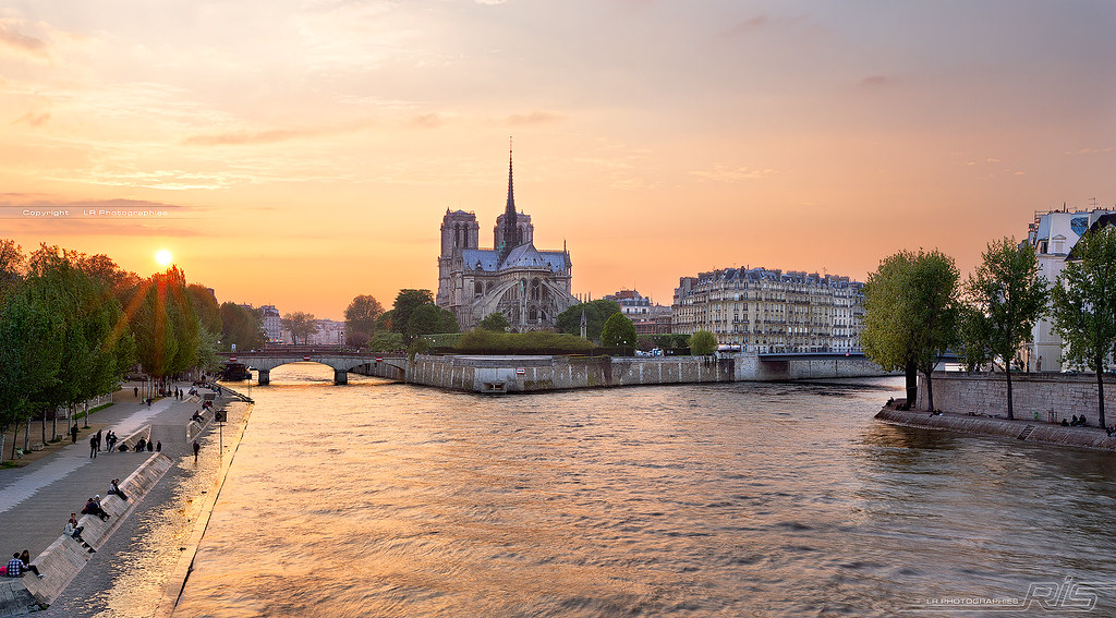 Coucher de Soleil à Notre Dame de Paris Suivez moi sur